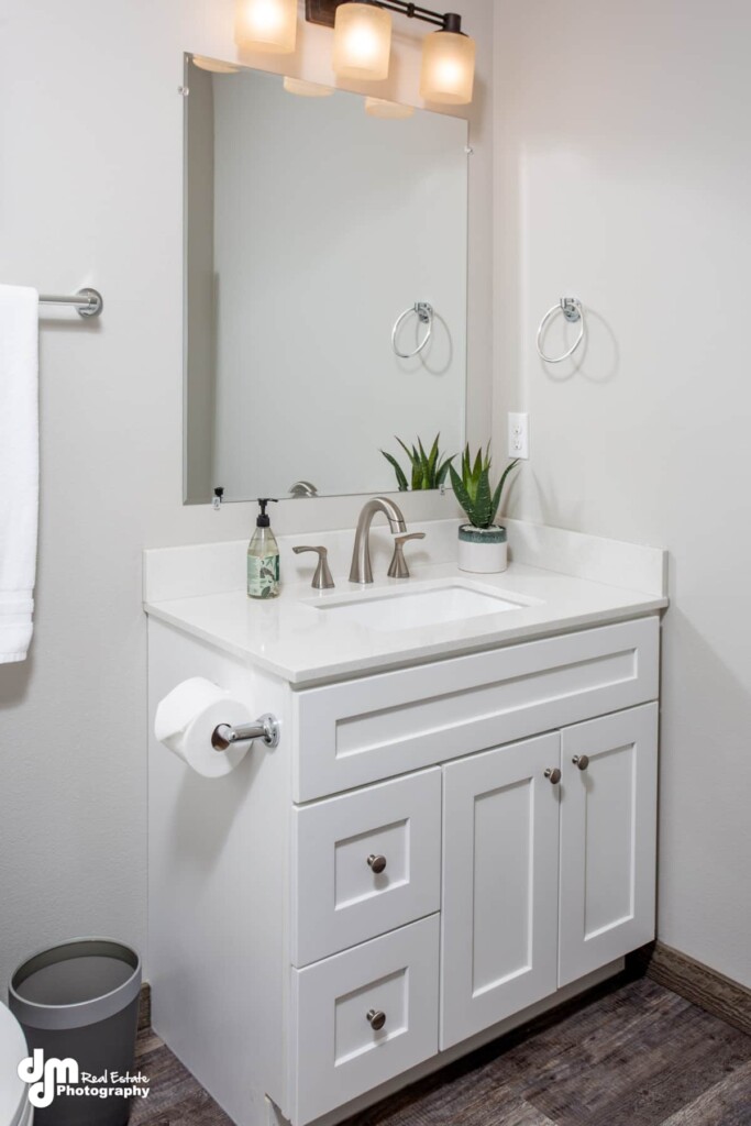 909cd5ba 642b 49 uRWua