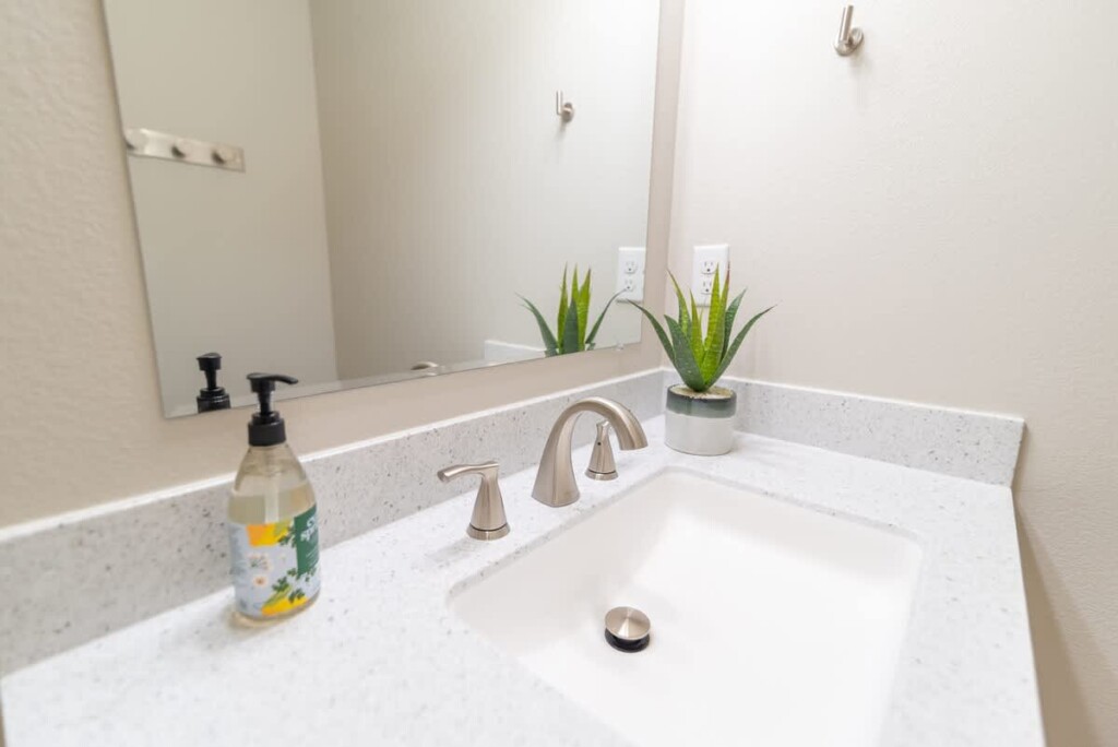 af49e659 4d37 42 u5M2W