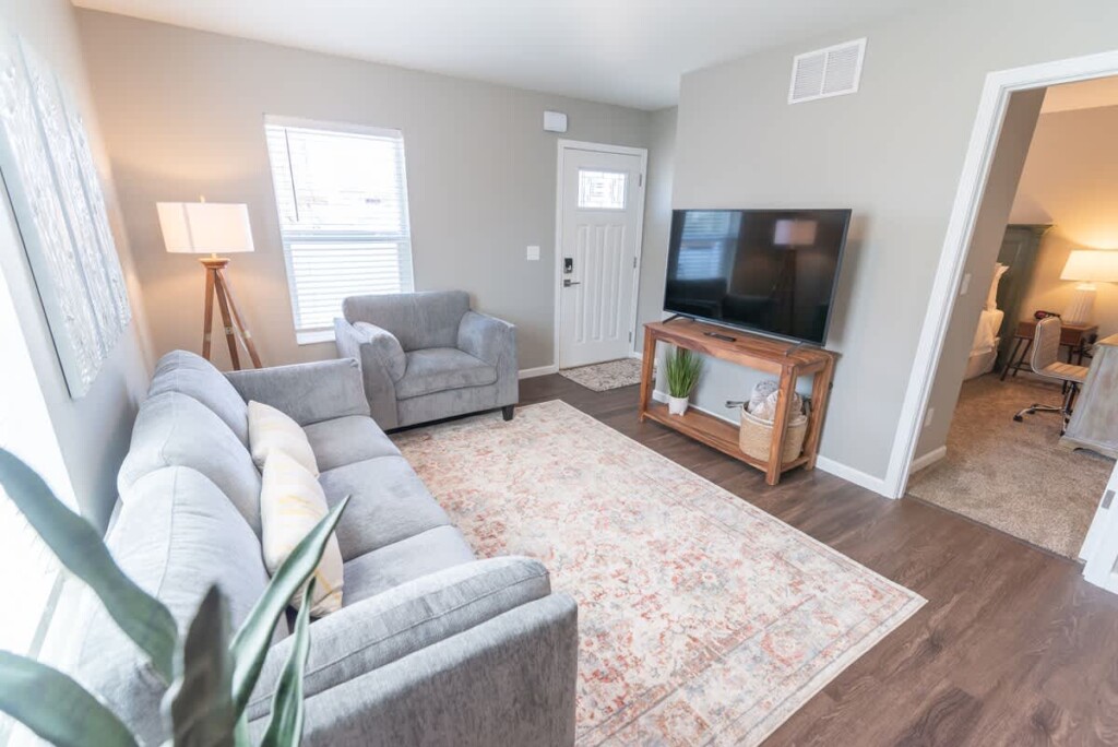 b0c7d192 3c87 4b AKzH7