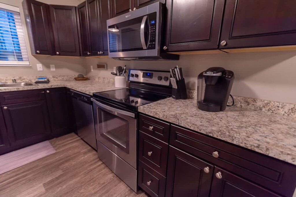 c94eb803 e310 49 Dl0kC