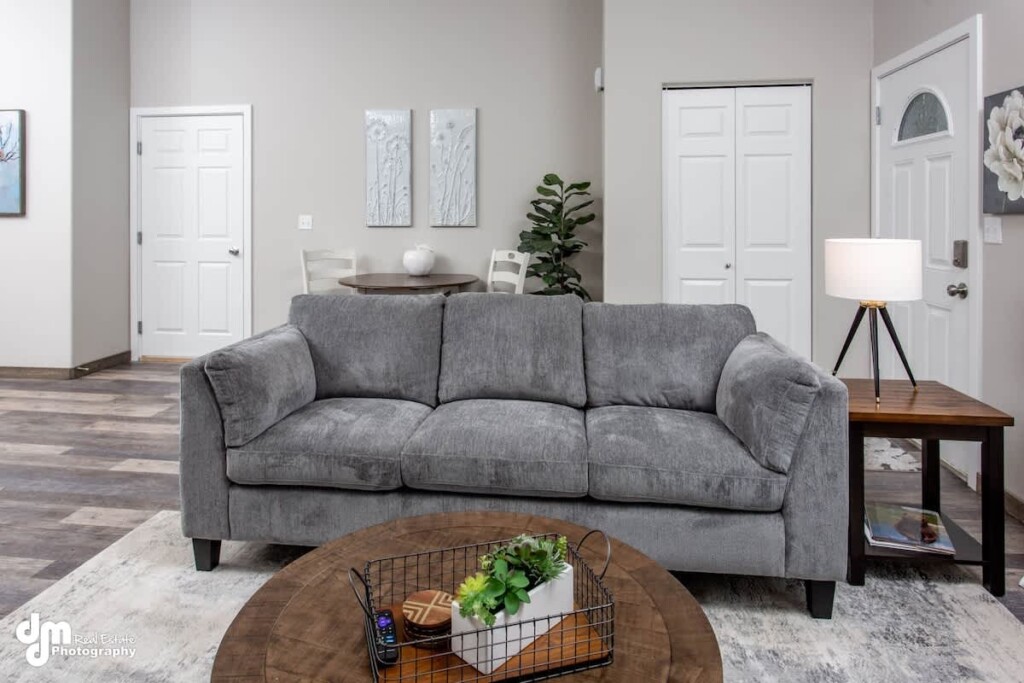 ec094765 0448 42 M8Cw1